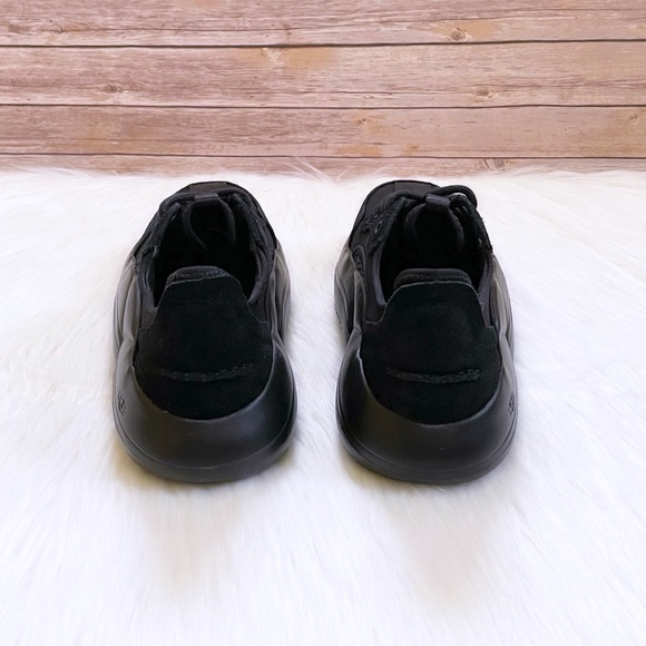 UGG Women’s LA Cloud Low Sneakers In Black - Picture 6 of 8